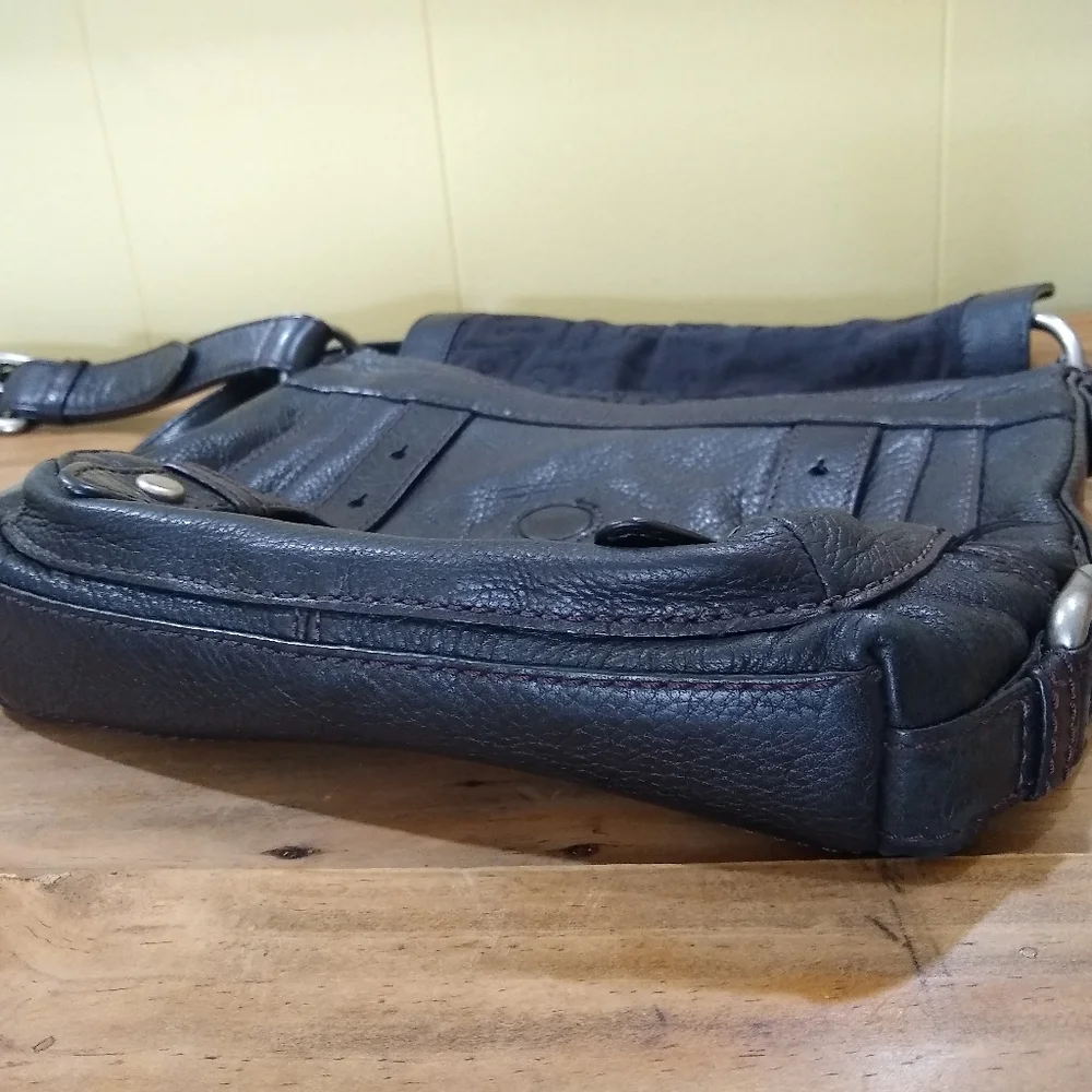 Fossil Maddox Black Leather Medium Crossbody Bag. Very good used condition. On - Picture 10 of 13